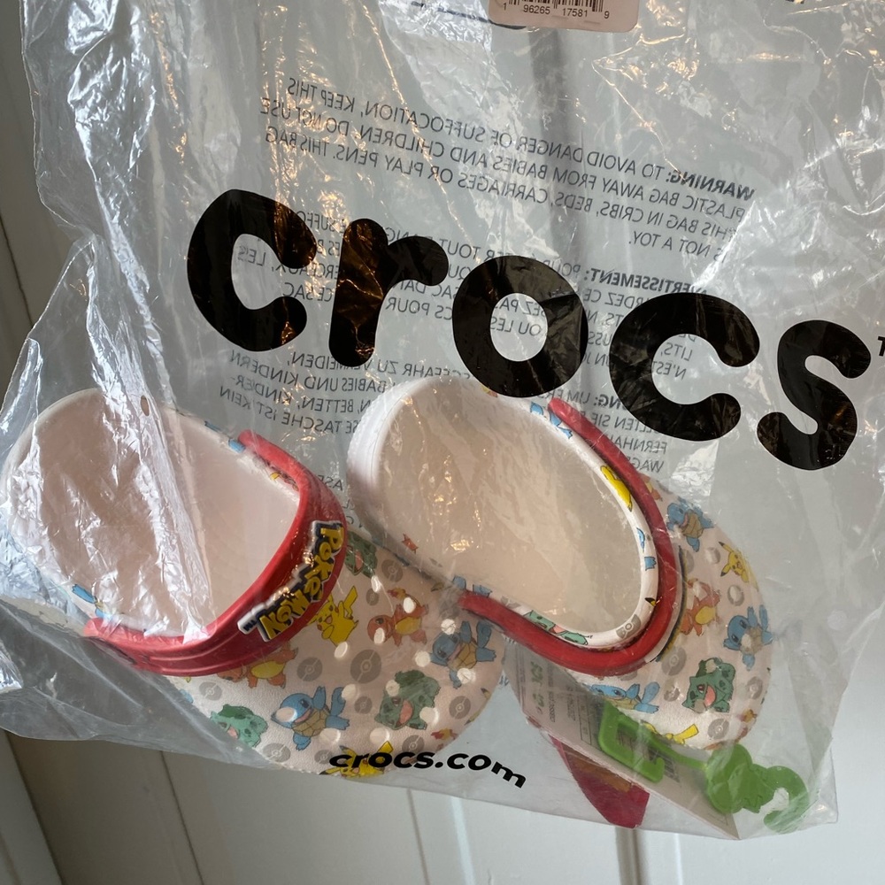 Pokémon Crocs